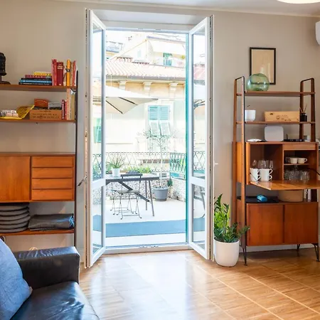 Guesthost - Bastione With Charming Terrace Daire La Spezia