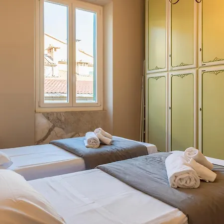 Guesthost - Bastione With Charming Terrace アパート
